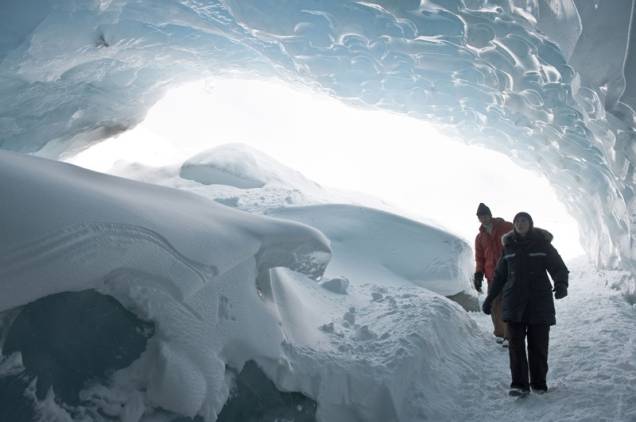 A Coisa: no suspense de ficção científica, uma pesquisadora encontra um extraterrestre enterrado no gelo da Antártica A Coisa: no suspense de ficção científica, uma pesquisadora encontra um extraterrestre enterrado no gelo da Antártica