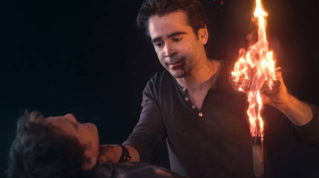 Charlie (Anton Yelchin) tenta escapar das garras (e dentes) de Jerry (Colin Farrell): A Hora do Espanto Charlie (Anton Yelchin) tenta escapar das garras (e dentes) de Jerry (Colin Farrell): A Hora do Espanto