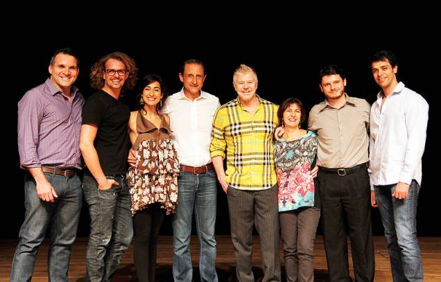 Apresentação do projeto do Sesi de teatro musical: (da esq. para a dir.): Saulo Vasconcelos, Cleto Baccic, Vivian Albuquerque, Paulo Skaf (presidente da Fiesp), Miguel Falabella, Christina Trevisan, Carlos Bausys e Floriano Nogueira Apresentação do projeto do Sesi de teatro musical: (da esq. para a dir.): Saulo Vasconcelos, Cleto Baccic, Vivian Albuquerque, Paulo Skaf (presidente da Fiesp), Miguel Falabella, Christina Trevisan, Carlos Bausys e Floriano Nogueira