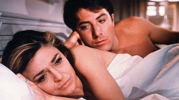 Anne Bancroft e Dustin Hoffman em A Primeira Noite de um Homem: primeiro sucesso da carreira