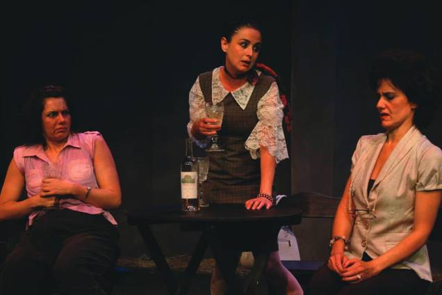 Lavínia Pannunzio e Cristina Cavalcanti dividem a cena em A Serpente no Jardim Lavínia Pannunzio e Cristina Cavalcanti dividem a cena em A Serpente no Jardim