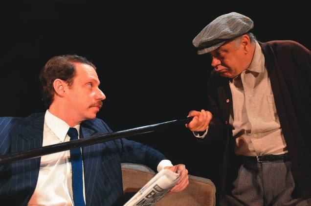 Bruce Gomlevsky e Tonico Pereira no drama A Volta ao Lar, de Harold Pinter