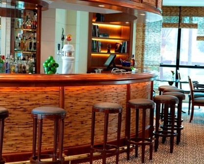Aboo Wine Lounge Bar: localizado no Hotel Sofitel, possui uma completa cartela de bebidas com 83 vinhos e 31 coquetéis diferentes