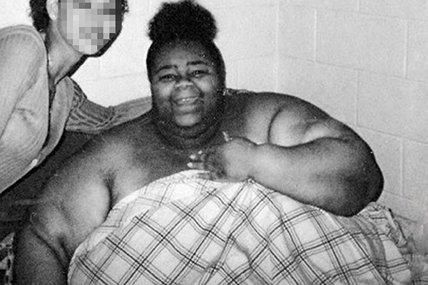 Americana considerada a “mulher mais gorda do mundo” perde 229 quilos e aparece irreconhecível