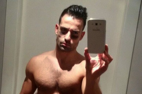 Rapaz provoca polêmica ao publicar foto em homenagem às vítimas dos atentados em Paris