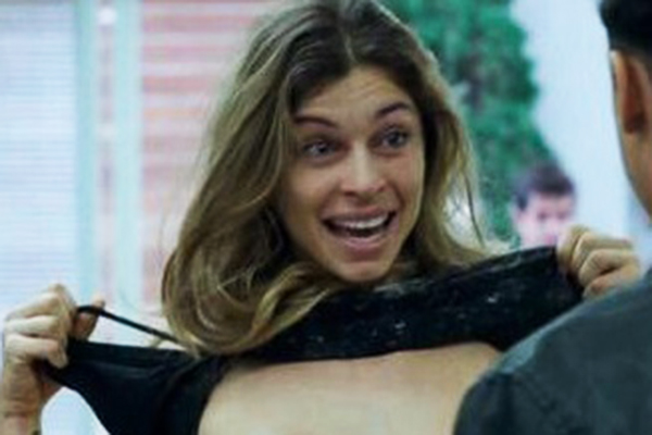 Grazi Massafera mostra os seios em “Verdades Secretas” e foto bomba na internet