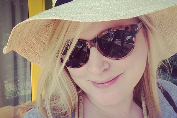 Blogueira é criticada por seu peso e mulheres encontram maneira divertida de protestar na web