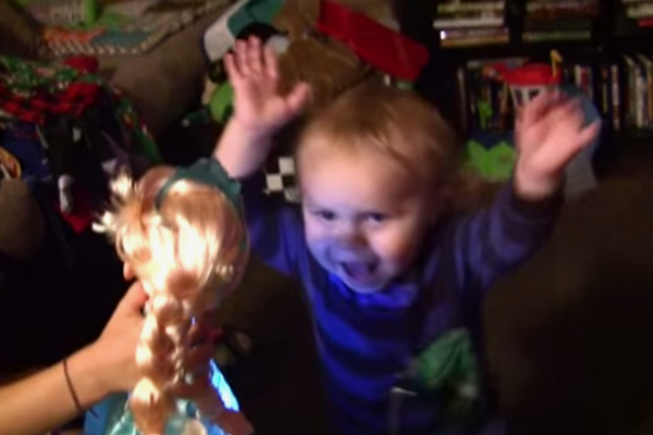 Filhote de buldogue francês faz truques incríveis com apenas 12 semanas de idade