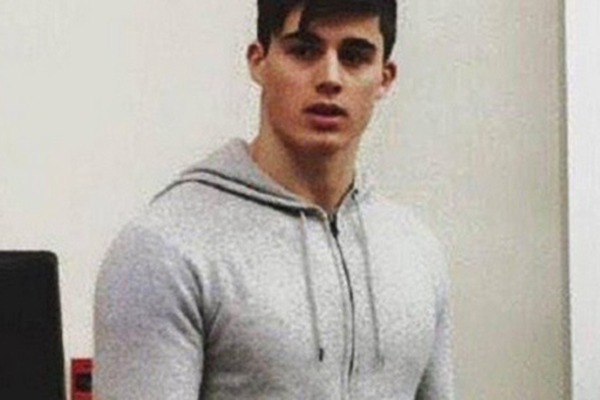 Aluno descobre que seu professor de matemática é um modelo internacional e faz sucesso na internet