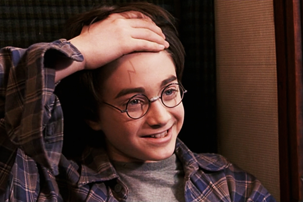 Tia talentosa pinta mural incrível inspirado em “Harry Potter” no quarto de bebê