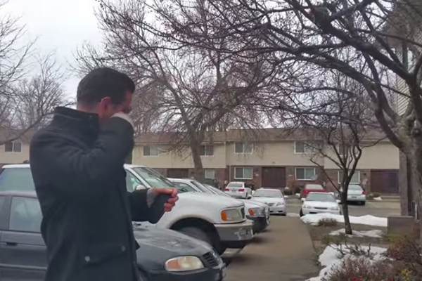 Homem daltônico se emociona ao ver as cores como elas são pela primeira vez