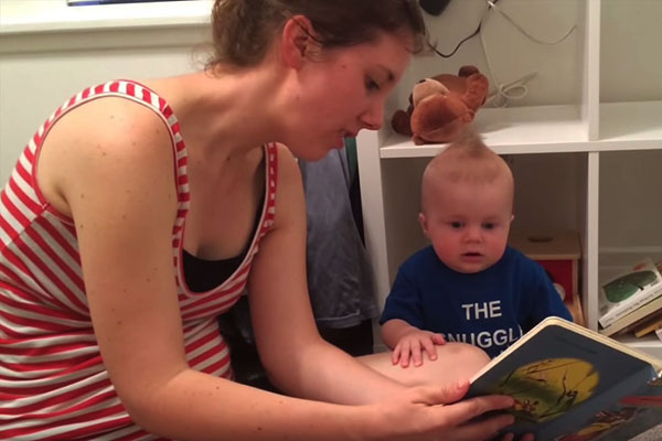 Garotinho tem reação inesperada toda vez que sua mãe termina de ler um livro