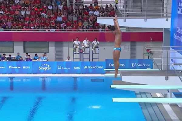 Vídeo registra momento em que salto ornamental dá tremendamente errado