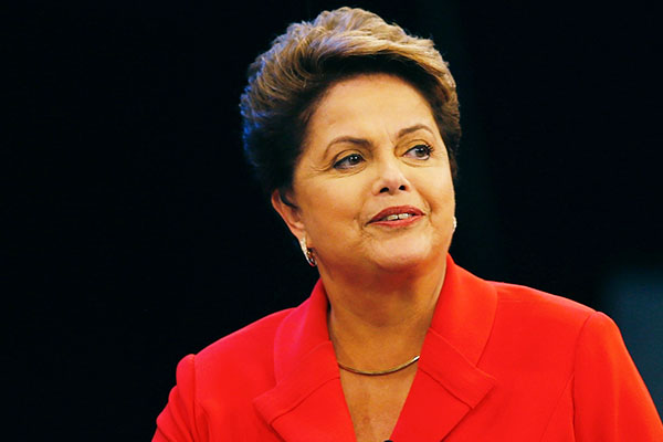 Dilma Rousseff apresenta segundo neto com foto no Facebook