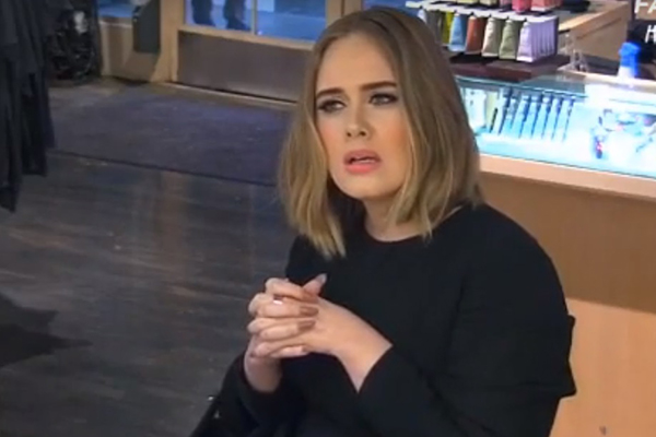 Adele participa de pegadinha em programa da televisão americana e vídeo faz sucesso na internet