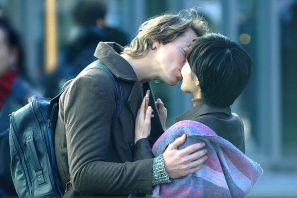 Empresa japonesa de tecnologia provoca polêmica com comercial nada convencional