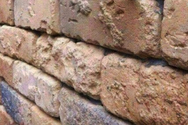 O enigma deste simples muro está levando a internet à loucura