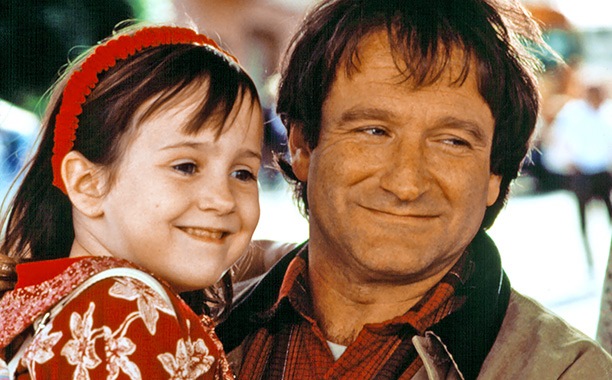 Mara Wilson, atriz mirim de ‘Uma Babá Quase Perfeita’, faz homenagem para Robin Williams em seu blog