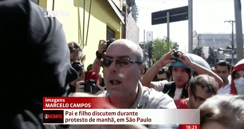 Pai tira filho black bloc à força de manifestação contra Copa do Mundo e vira hit na internet