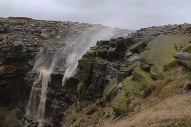 Ventos fortes fazem queda d’água “parar de cair” em vídeo impressionante