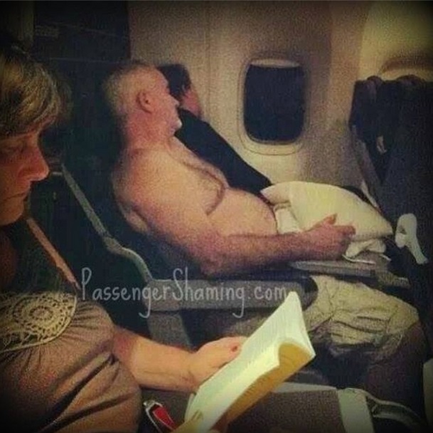 Página no Instagram faz sucesso na internet ao flagrar passageiros ‘folgados’ no avião