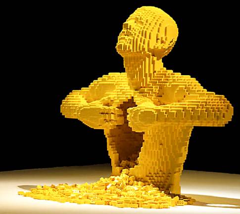 Exposição reúne obras de arte com bloquinhos de LEGO