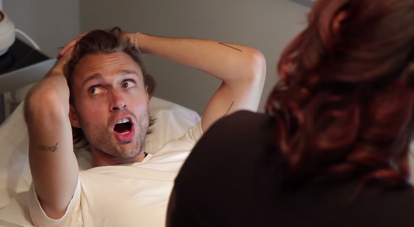 VÍDEO: Homens depilam a virilha com cera quente pela primeira vez e o resultado é hilário