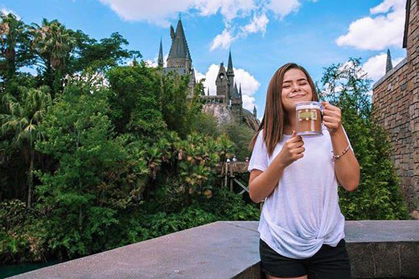 Após comentários maldosos em seu Facebook, Maisa Silva desabafa sobre o caso no Twitter