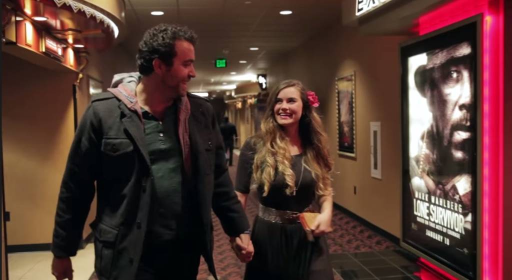 Pedido de casamento de sobrevivente de massacre em cinema dos Estados Unidos irá restaurar sua fé no amor