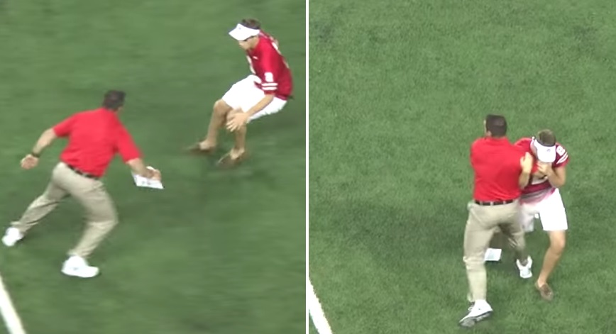 Vídeo: Treinador de futebol americano derruba invasor de campo e vira sensação na internet