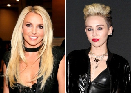 Parceria de Miley Cyrus e Britney Spears vaza na internet; ouça ‘SMS’