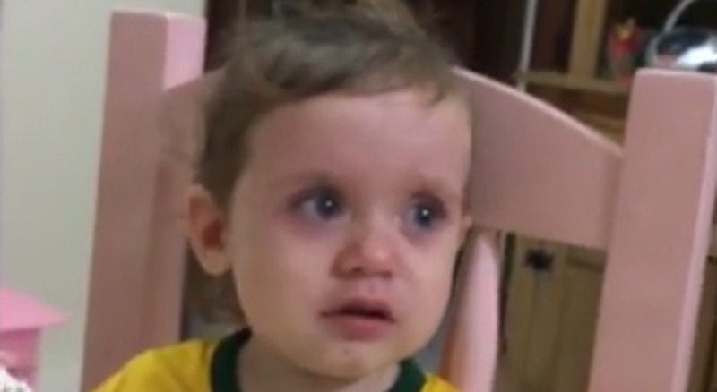 Ao descobrir que Neymar está fora da Copa, garotinha começa a chorar; assista