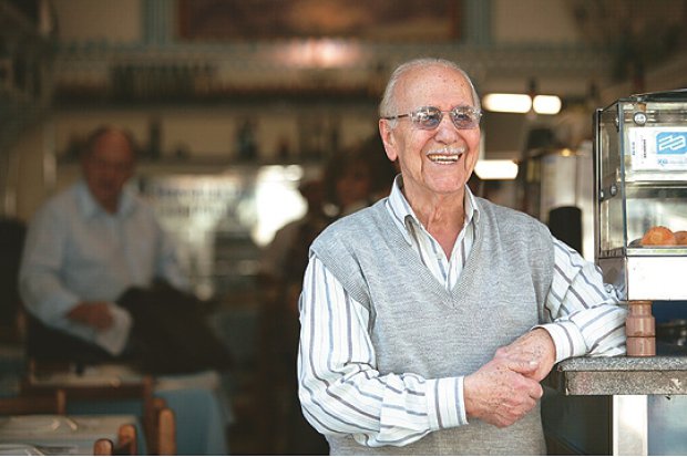 Thrassyvoulos Georgios Petrakis: morto com quase 100 anos o dono mais antigo restaurante grego de São Paulo (Foto: Mario Rodrigues)