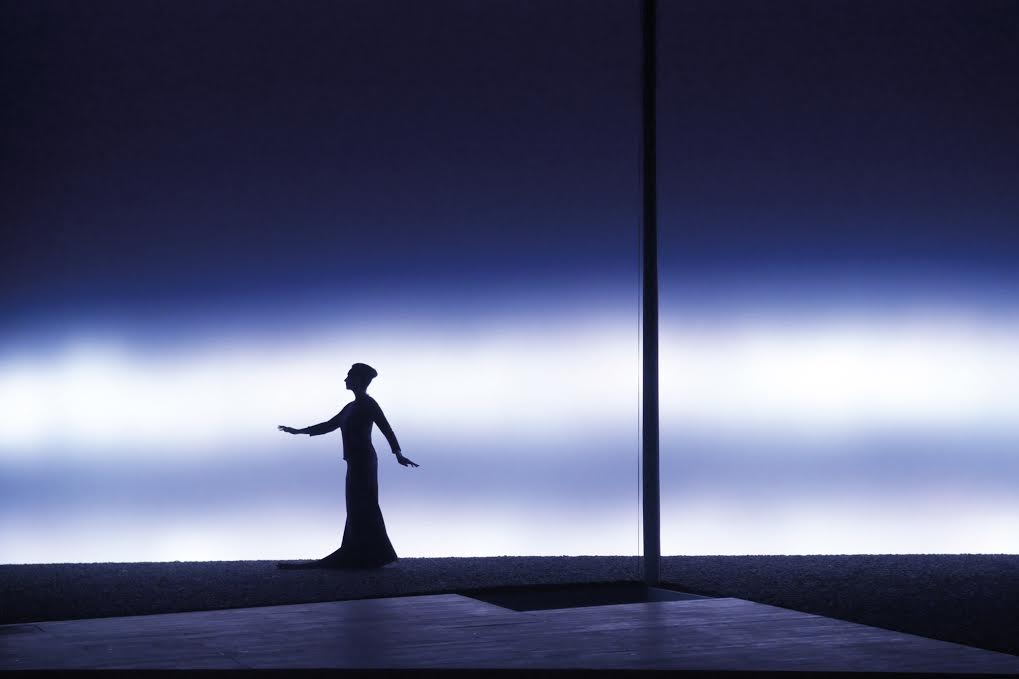 "A Dama do Mar": encenação de Robert Wilson para o texto de Henrik Ibsen em 2013 