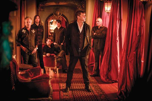 O vocalista Greg Dulli (à frente): rocks antigos e novidades