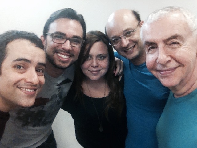 A equipe de "A Graça do Fim": Elias Andreato (à direita) dirige último texto de Arap (Foto: Divulgação)