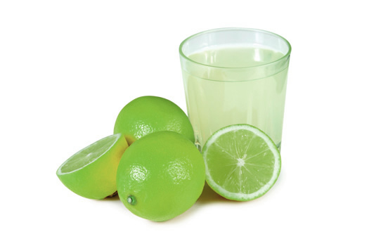Tomar água com limão pela manhã limpa o organismo?
