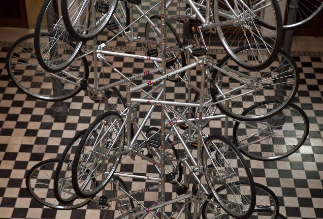 Very Yao, de Ai Weiwei: a escultura lembra a época em que as bicicletas dominavam as ruas das cidades chinesas