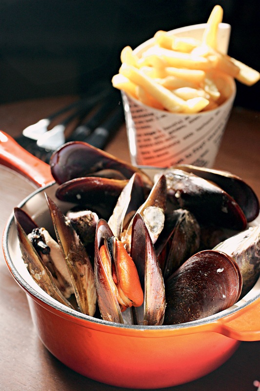 Moules et frites: um dos pratos belgas do The Ale House