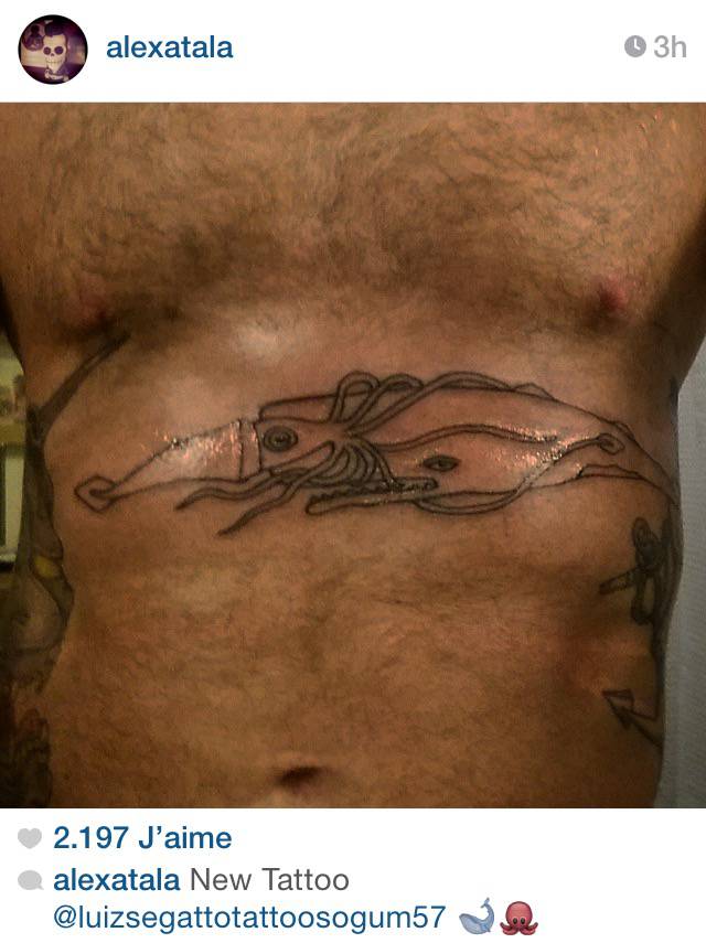 Alex Atala - tatuagem baleia cachalote e lula