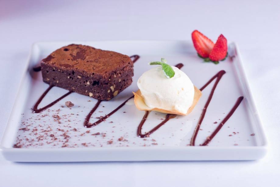 Brownie de chocolate com sorvete de creme