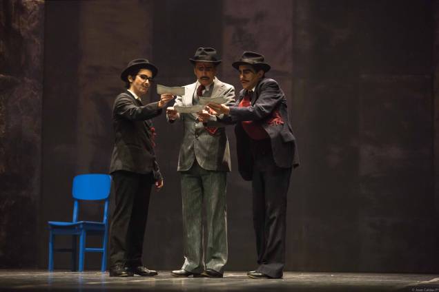 Rodolfo Vaz, Débora Falabella e Maurício de Barros em cena da peça