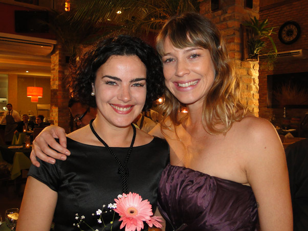 Ana ao lado de Luana Piovani, durante as gravações da minissérie 'Na Forma da Lei', seu último trabalho na TV, em 2010