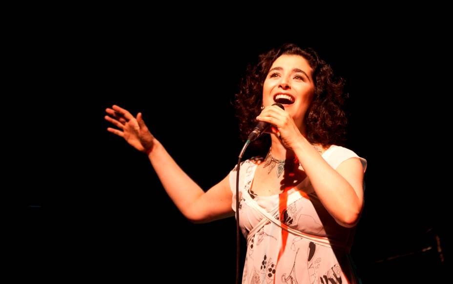 Paula Santoro: cantora mineira lança disco de temática marinha
