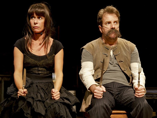 Andrea Beltrão e Augusto Madeira em cena da peça Jacinta Andrea Beltrão e Augusto Madeira em cena da peça Jacinta