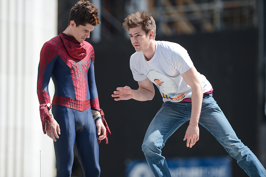 Também em Nova York, em 22 de junho de 2013, Andrew Garfield (à direita) ensaia para O Espetacular Homem-Aranha 2