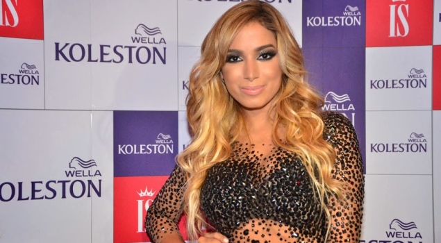anitta-loira
