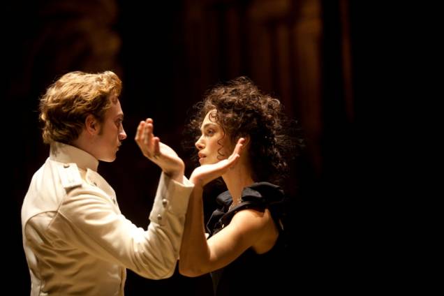 Aaron Taylor-Johnson e Keira Knightley: o casal de amantes de Anna Karenina, inspirado no livro de Leon Tolstoi