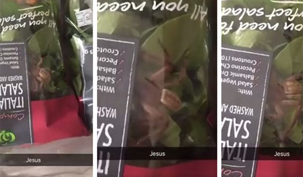 Mulher encontra aranha dentro de salada e publica vídeo no Facebook