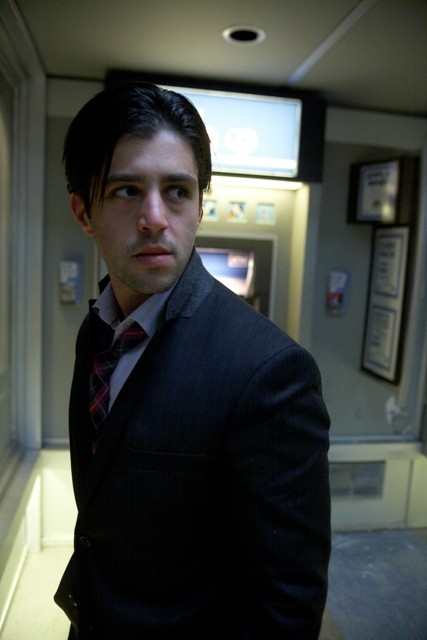 Suspense no caixa eletrônico: Armadilha estrelado Josh Peck, Brian Geraghty e Alice Eve Suspense no caixa eletrônico: Armadilha estrelado Josh Peck, Brian Geraghty e Alice Eve